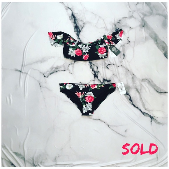 Vince Camuto Other - Vince Camuto Floral Swimsuit Top {L} Bottoms {M}